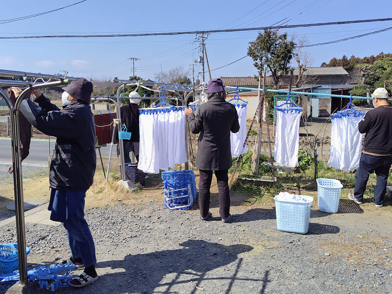 洗濯物干し作業